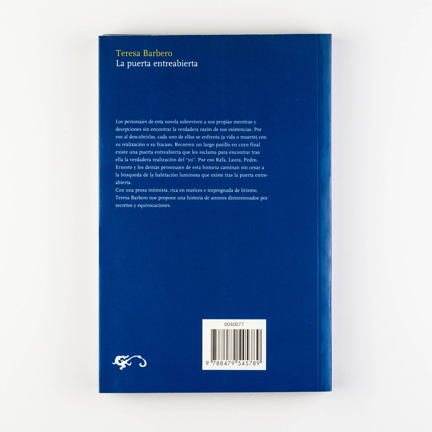 La puerta entreabierta